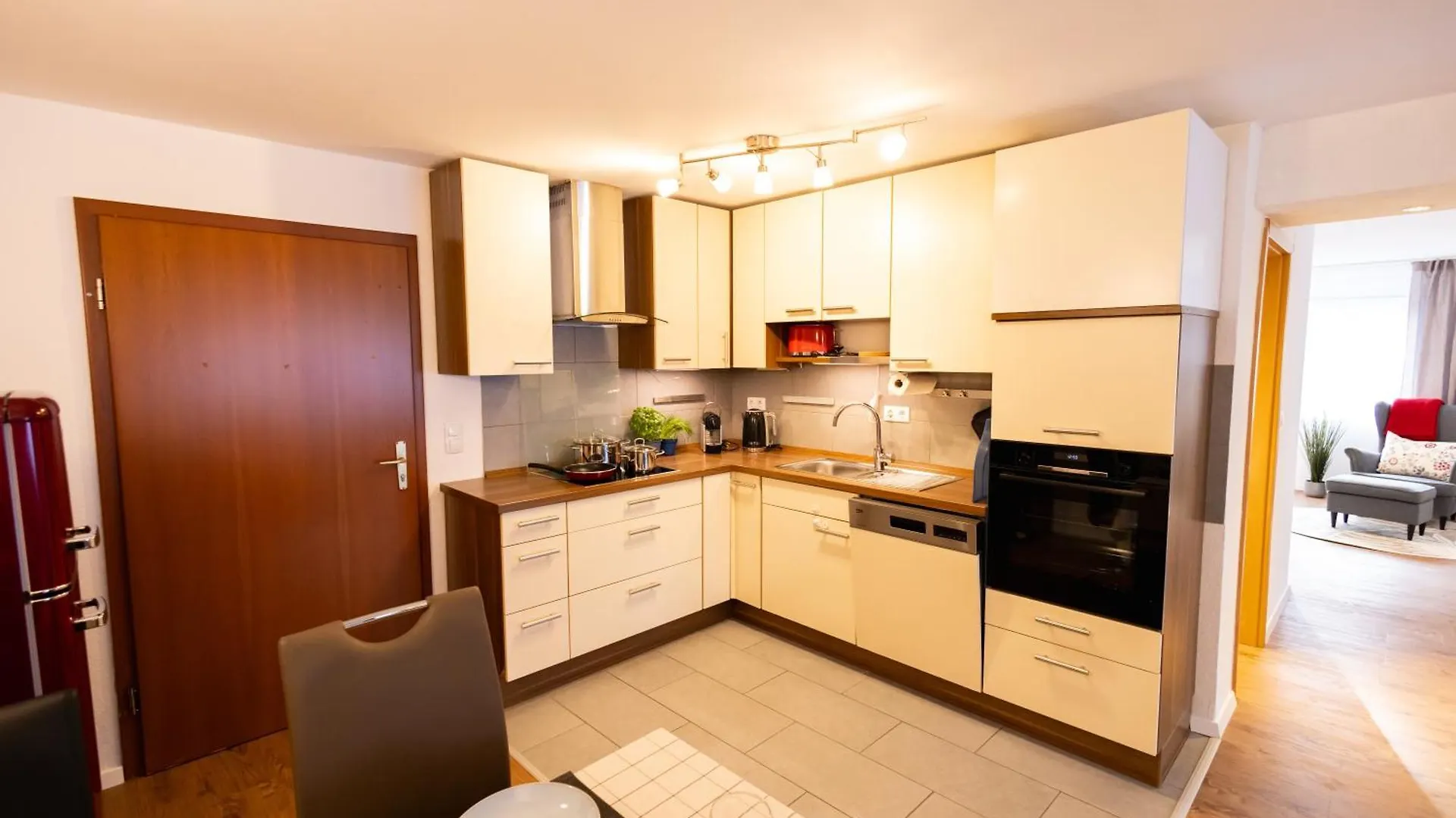 Grosse Schoene Ferienwohnung Mit Kleinem Garten Im Weinort رانديرساكير ألمانيا