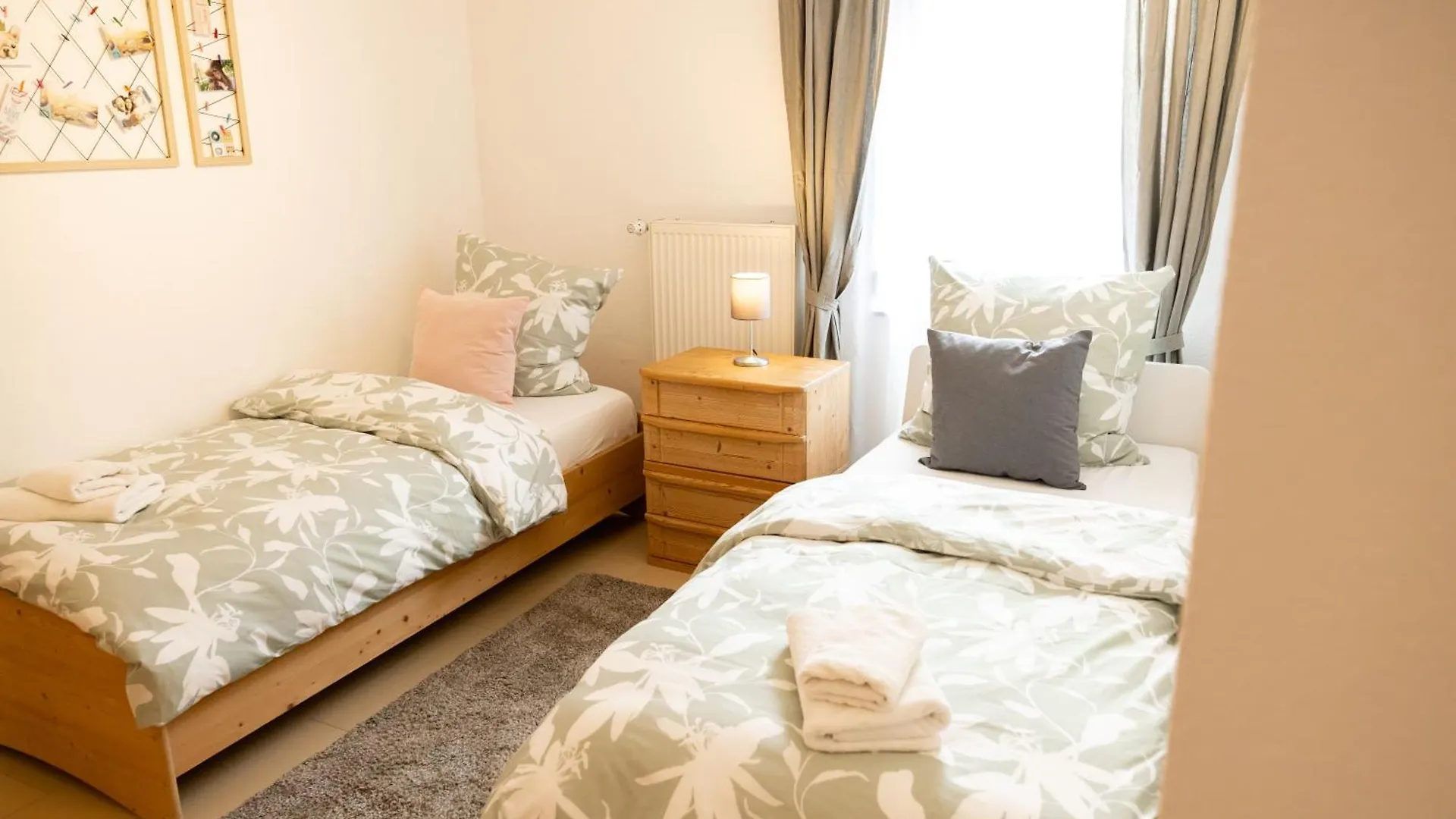 Grosse Schoene Ferienwohnung Mit Kleinem Garten Im Weinort Randersacker Apartment