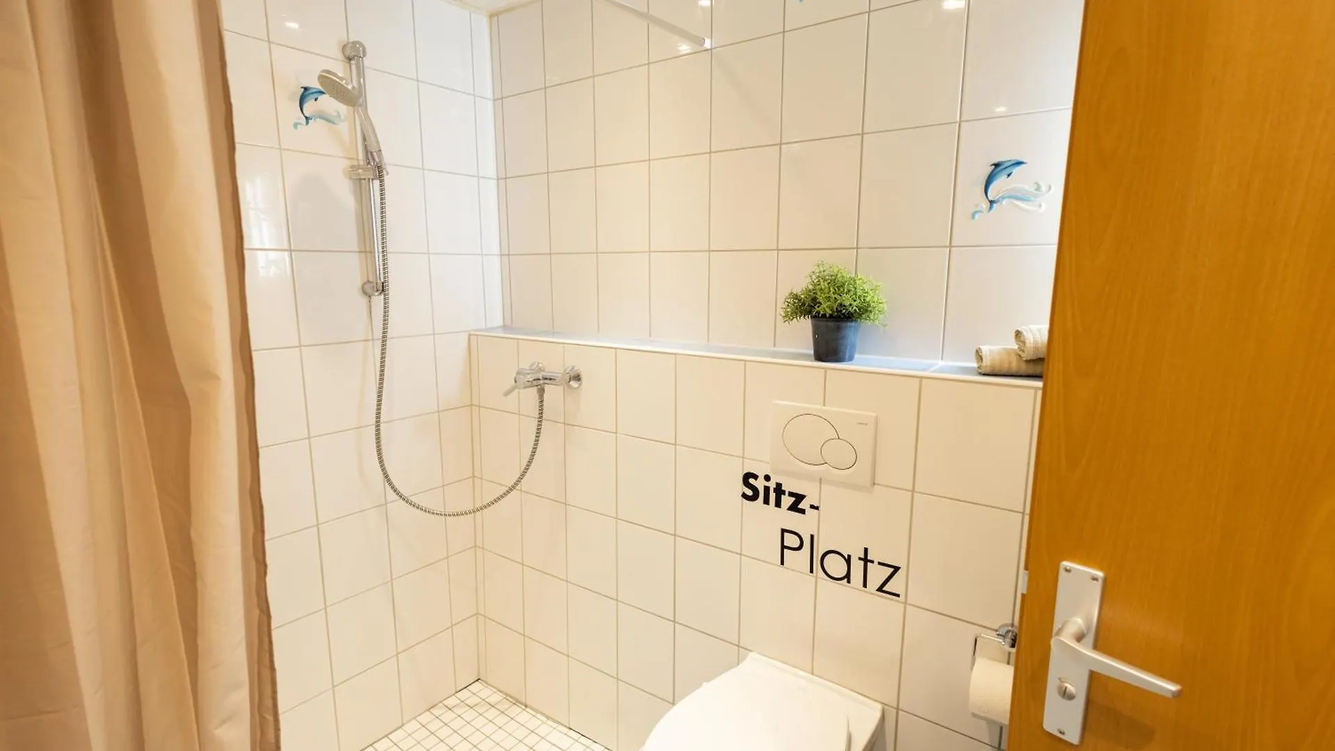Apartment Grosse Schoene Ferienwohnung Mit Kleinem Garten Im Weinort Randersacker Germany