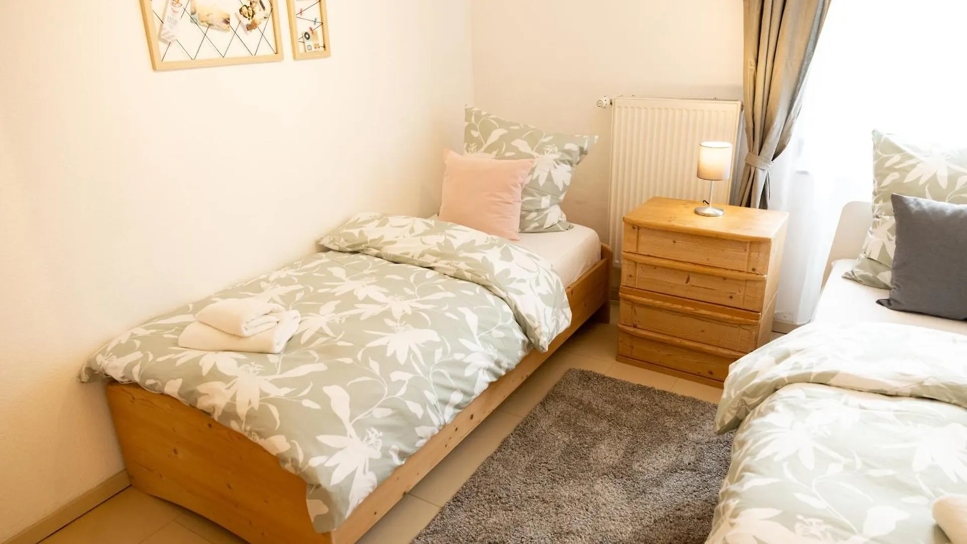 Grosse Schoene Ferienwohnung Mit Kleinem Garten Im Weinort Randersacker